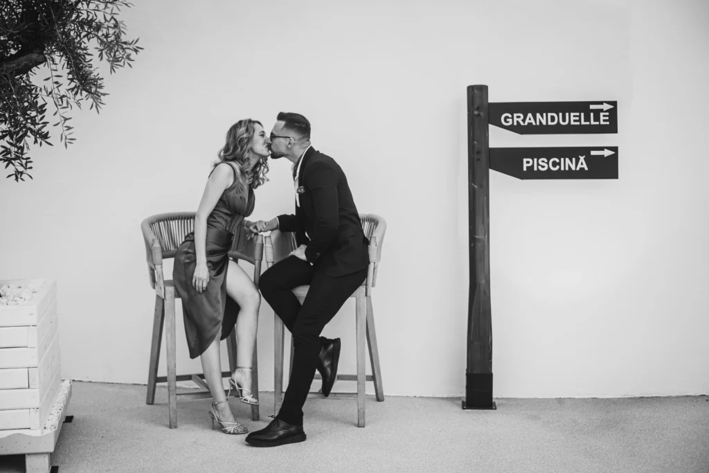 am surprins un sarut Fotograf Nunta Videograf Cameraman Pitesti Bucuresti Brasov Sibiu Ema si Gabriel Voicu Ramatuelle Ploiesti